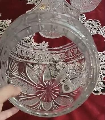 bulud qab: Çexiya xrustalı.En 20 sm konfet giləmeyvə uçum.1 ədəddir.qiymət sondur — 4