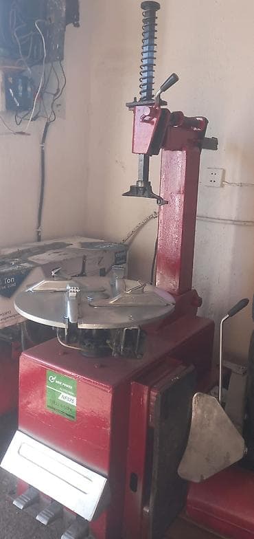 Konteynerlər: Avadanlıq paketi: Hava kompressoru + Şin söküb-taxma aparatı 1) Hava — 4