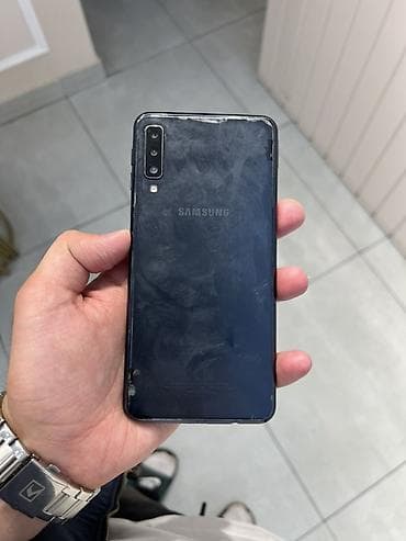 400 manatliq telefonlar: Samsung Galaxy A7 2018, rəng - Qara, Qırıq — 1