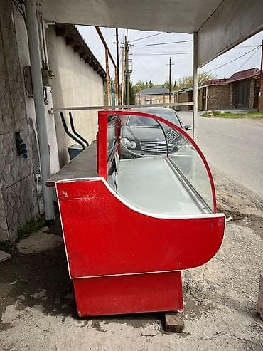 soyuducu işlenmiş: Qırmızı rəngli soyuducu vitrin satılır. Market, ərzaq dükanı, qəssab — 2