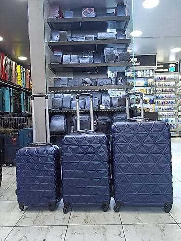 Çamadanlar: Sərt korpuslu təkərli çamadan dəsti - Rəng: tünd göy - Korpus — 1