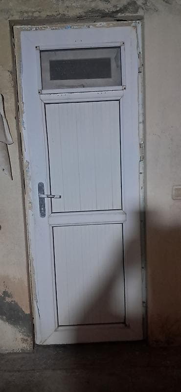 3 ədət plastik qapi 74/196 biri 80Azn