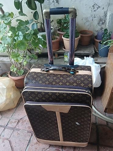 LOUIS VUITTON brendi olan təkərlı, teleskopik tutacaqlı böyük tutumlu — 5
