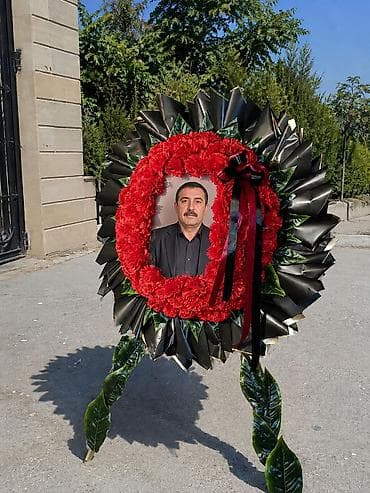 çeçenka saç modeli: Qara lentli yas dəfn çələngi – foto çərçivəli model şəkilli gül — 1