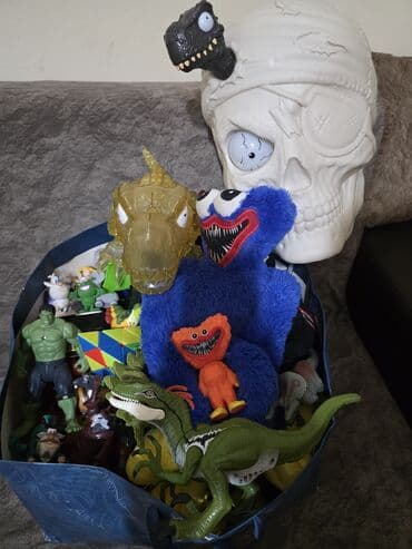 Uşaq oyuncaqları paketi – müxtəlif fiqurlar və aksesuarlar Tərkib: -
