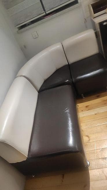 Künc divan, Bazasız, Çatdırılma yoxdur