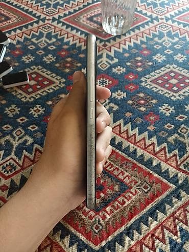 infinix note 30 vip: Telefonun Arxa şüşəsi Çatdı Yaddaş 64gb Ram 4gb başqa hecbir Problemi — 1