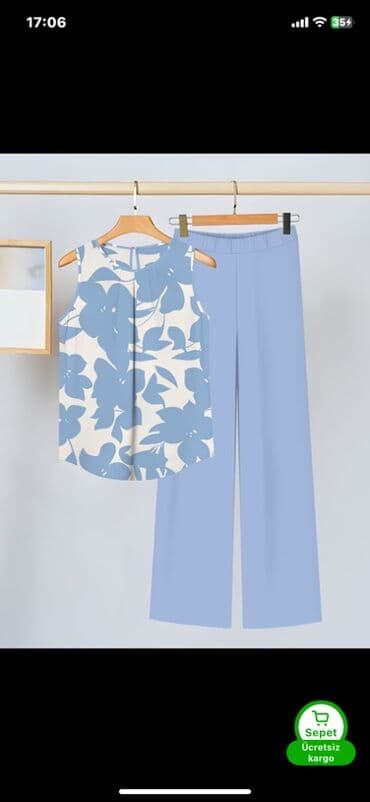 paltar modelleri 2023: Qadın geyim dəsti – 2 parça: - Üst: Ağ fon üzərində açıq mavi iri — 1