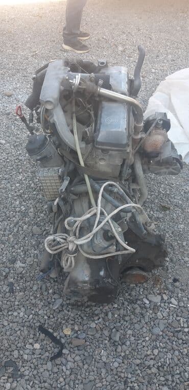 купить чехлы на авто: Müxtəlif avtomobil ehtiyat hissələri. Bu hissələr arasında mühərrik — 9