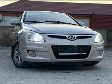 tofaş satış: Hyundai i30 CRDi, gümüşü rəng, hetçbek kuzov. Xüsusiyyətlər: - Dizel — 16