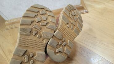 детская обувь ботинки: 10 man
31 razmer — 3