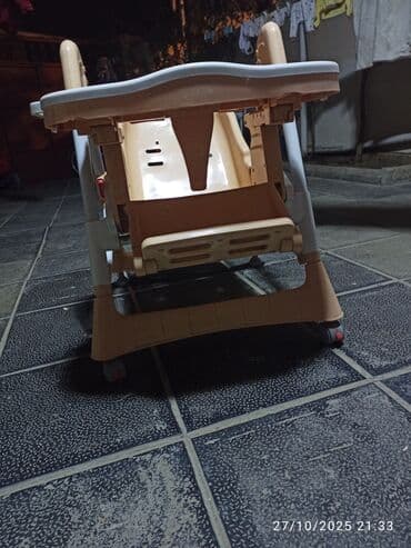 uşaq ucun yemek stolu: Uşaq üçün yemək stulu - Rəng: bej/şaftalı gövdə, ağ masa - Material — 4