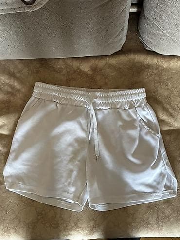 Ağ rəngli idman şortu - Material: nəfəsalan, yüngül mesh/parça (tez