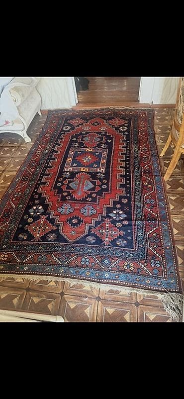 qədim xalça satışı: Əl toxuması xalça - Naxış: Qafqaz üslubunda, mərkəzdə göl motivi və — 3