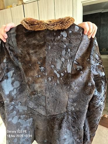 İdeal vəziyyətdə dəri gödəkçə satıram.Təbii quzu dərisi,yaxası isə lalafo.az -da İdeal vəziyyətdə dəri gödəkçə satıram.Təbii quzu dərisi,yaxası isə