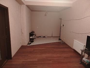 Ev 20 yanvar metrosuna 2 dq məsafədə yerləşir. Aylıq 150 m plus 20 m