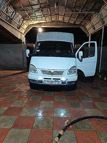 Yük daşıma üçün tentli kiçik tonnajlı yük maşını - Açar-kabina tipli