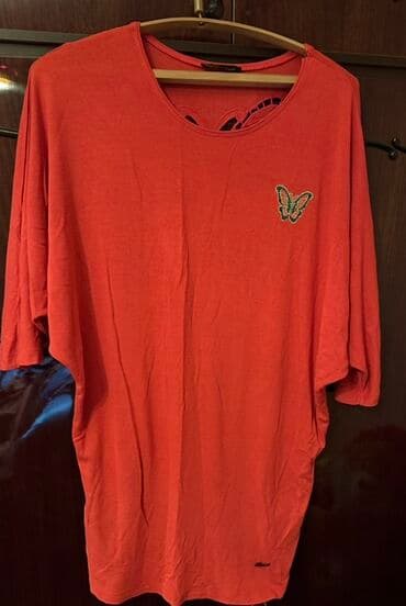Qadın üçün qırmızı tunika/köynək.
Razmer M/L
2 defe geyinilib