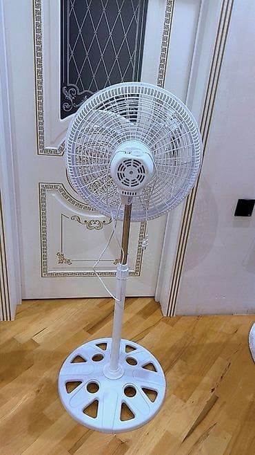 Döşəmə tipli elektrik ventilyatoru - Rəng: ağ - Tip: hündürlüklü