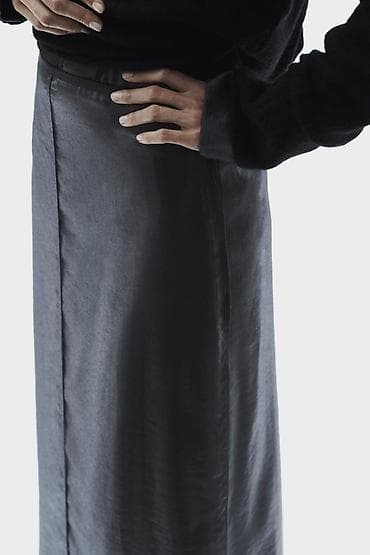 ZARA metalik etek. geyilmeyib tezedir
nazik yüngül materialdır