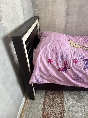 Çarpayılar: Tək nəfərlik çarpayı - Ölçü: təxmini 90x200 sm (tək ölçü) - Karkas — 1