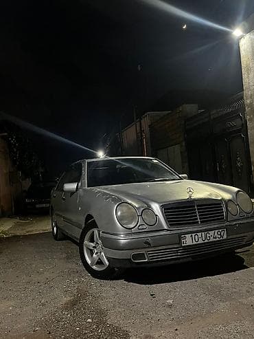 Mercedes-Benz E 320: 3.2 l | 1996 il Sedan