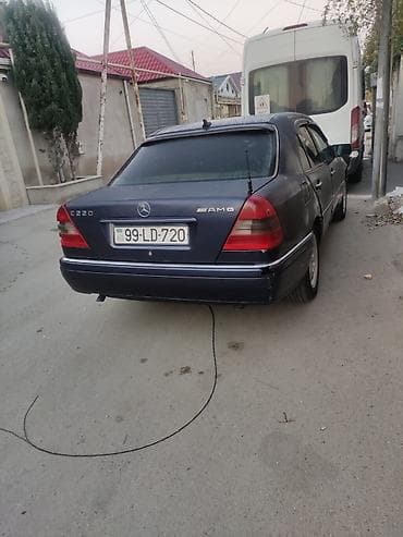 bmw 320 94: Mercedes-Benz 200: 2 l | 1995 il Sedan — 4