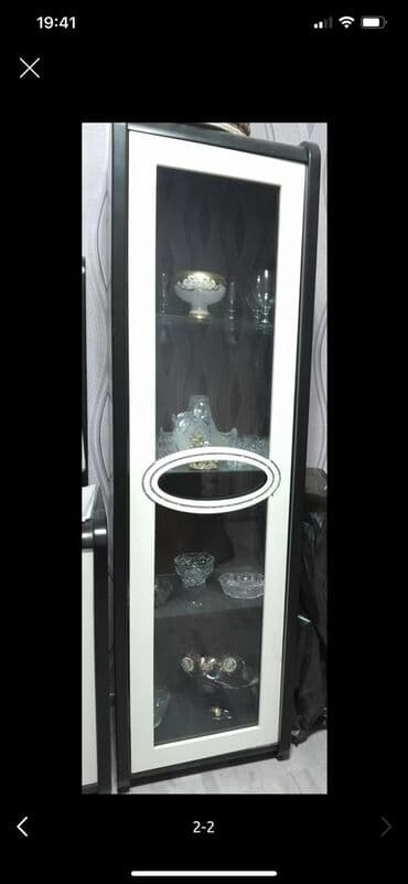 вешалка для брюк и рубашек напольная: Стеклянная витрина-шкаф — 1