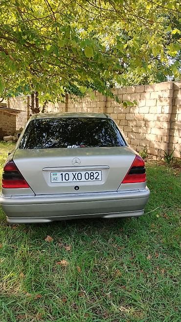 jiquli matoru: Mercedes-Benz C-Class: 1.8 l | 1994 il Sedan — 9