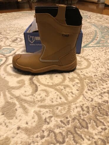 3D panellər: İş ayaqqabısı yenidir.41 ölçüdür.Heç 1 dəfə olsun geyinilməyib.Real — 3