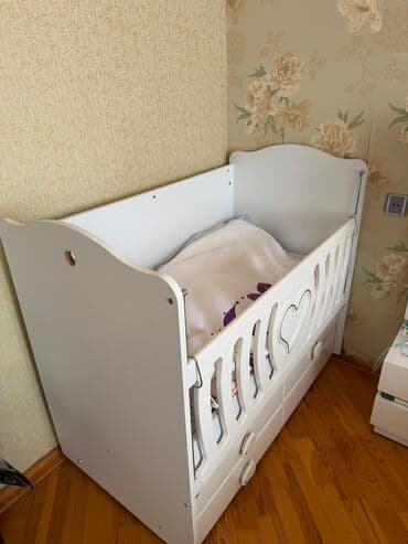 Oğlan və qız üçün, İşlənmiş, Dördbucaq, Beşik, Dəstsiz, Yellənmə mexanizm ilə lalafo.az -da Oğlan və qız üçün, İşlənmiş, Dördbucaq, Beşik, Dəstsiz, Yellənmə mexanizm ilə