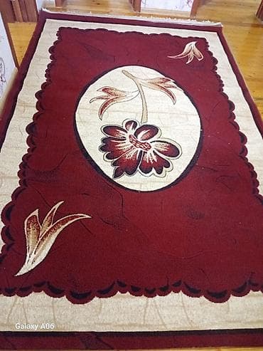 Qırmızı-bej rəng palitrası ilə dekorativ xalça - Dizayn: Mərkəzdə