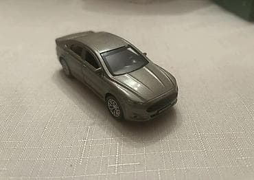 taxta oyuncaqlar: Metal miniatür avtomobil modeli – sedan tipli, boz/metalik rəngdə — 2