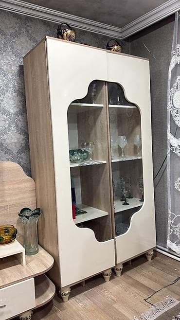 kunc dolablar: Qonaq otağı üçün TV stendi və vitrin dəsti Təsvir: - Material — 2