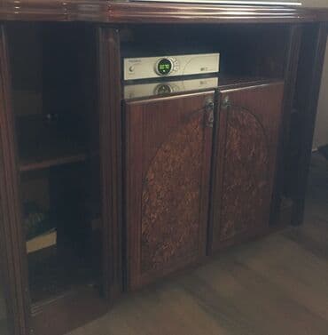 стеллаж для цветов: İşlənmiş, Düz TV altlığı, Polkalı — 2