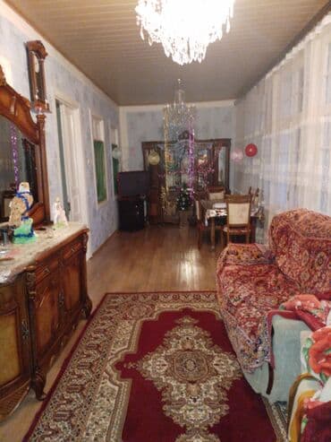 дом студия: Maştağa mərkəzdə 4 sotun içində 3 otaq 1 studia mətbəx.Ev məktəbə — 1