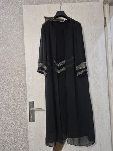 Qadın geyimləri dəsti – 4 məhsul 1) Zümrüd yaşıl, çiçək naxışlı uzun