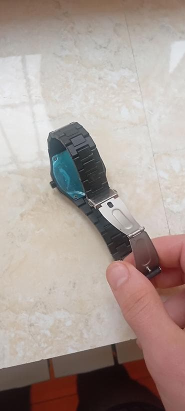 qol saatlari 2020: Qara rəngli minimalist qol saatı - Korpus: mat qara rəngdə, dairəvi — 1