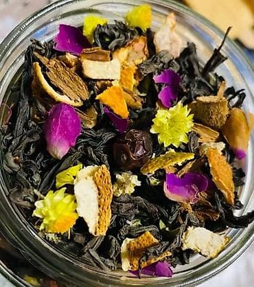 bal: Gül-ədviyyatlı bitki çayı qarışığı Tərkib: - Qara çay yarpaqları - — 9