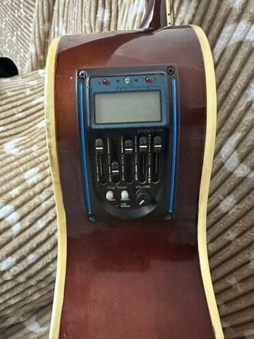 qedim saatlar haqqında melumat: Elektro-akustik gitara – cutaway korpuslu, sunburst ön qapaqlı model — 3