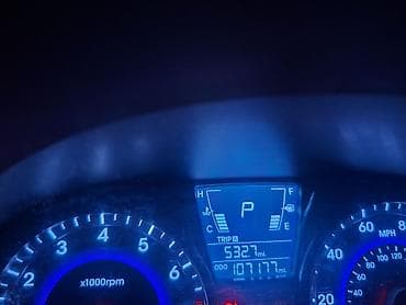 hunday aksent: Hyundai Accent sedan (qara rəng), avtomatik transmissiya. Texniki və — 8