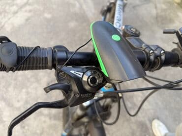 asma mühərrikli velosiped nədir: 29 olculu Merach dağ velosipedi, qara rəngdə və mavi detallarla — 4