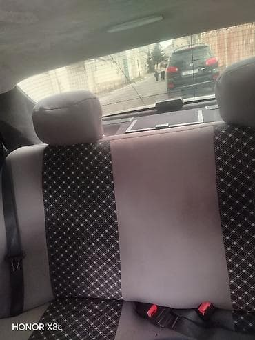 Mercedes-Benz S-Class: 2.4 l | 1997 il Sedan — 5