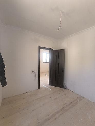 hövsan ev: Kupçalı Abşeron rayon Hokumeli Qobu yolunda yaşayış əhatəsində — 4