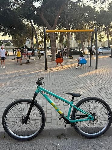 vesebed: GT La Bomba (dirt jump) velosipedi - Ölçü: 26" - Rəng: firuzə — 2