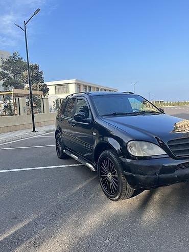 panarama ce kılas: Mercedes-Benz ML 320: 3.2 l | 2000 il Ofrouder/SUV — 4