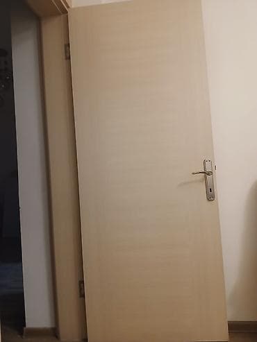 4 eded 2.5×90. Açıq şabalıd rəngli daxili qapı – minimalist