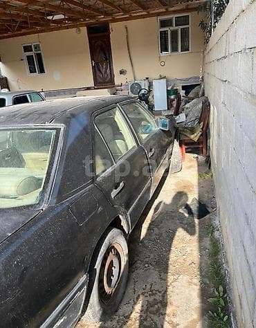 volkswagen polo 1: Mercedes-Benz sedan (W124 kuzov) - Kuzov: sedan, qara rəng - Kuzov — 2