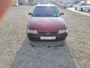 опель зафира а: Opel Astra sedan (qırmızı-bordo rəng), 4 qapılı, AZ dövlət nömrə — 4