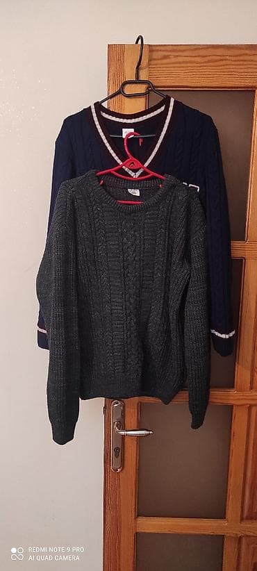 Uşaq üçün 2 ədəd trikotaj sviter dəsti.Cox az geyinilib.Super